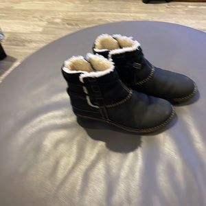 Ladies black Uggs